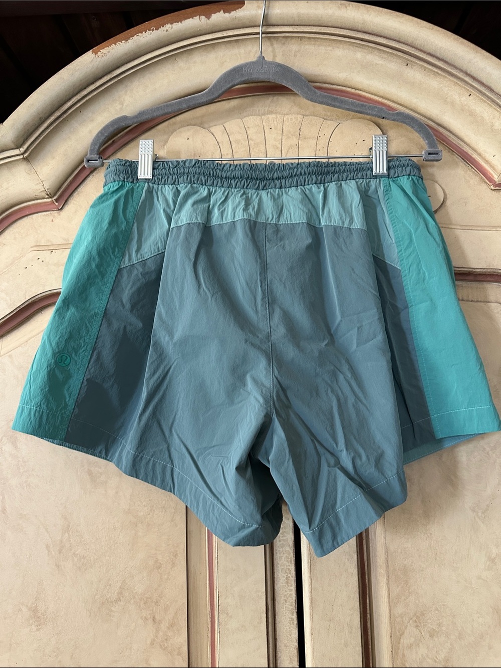 Lululemon Evergreen Short Tidewater Teal Water Repellent
size 6 - Picture 5 of 6